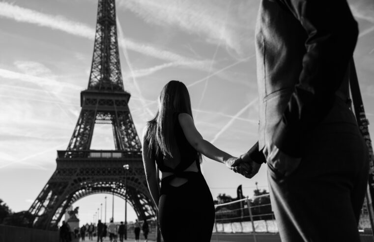 What is the best place in the world to make the most romantic proposal in 2023 ? It is Paris Proposal !