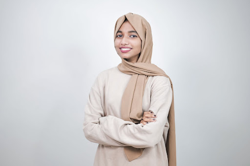 Wearing the Jersey Hijab with Confidence: Tips and Tricks